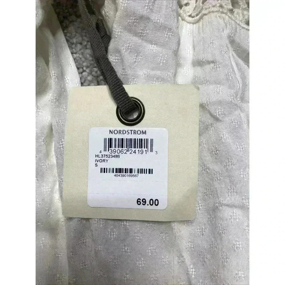 Hinge Lace Blouse - Picture 11 of 11